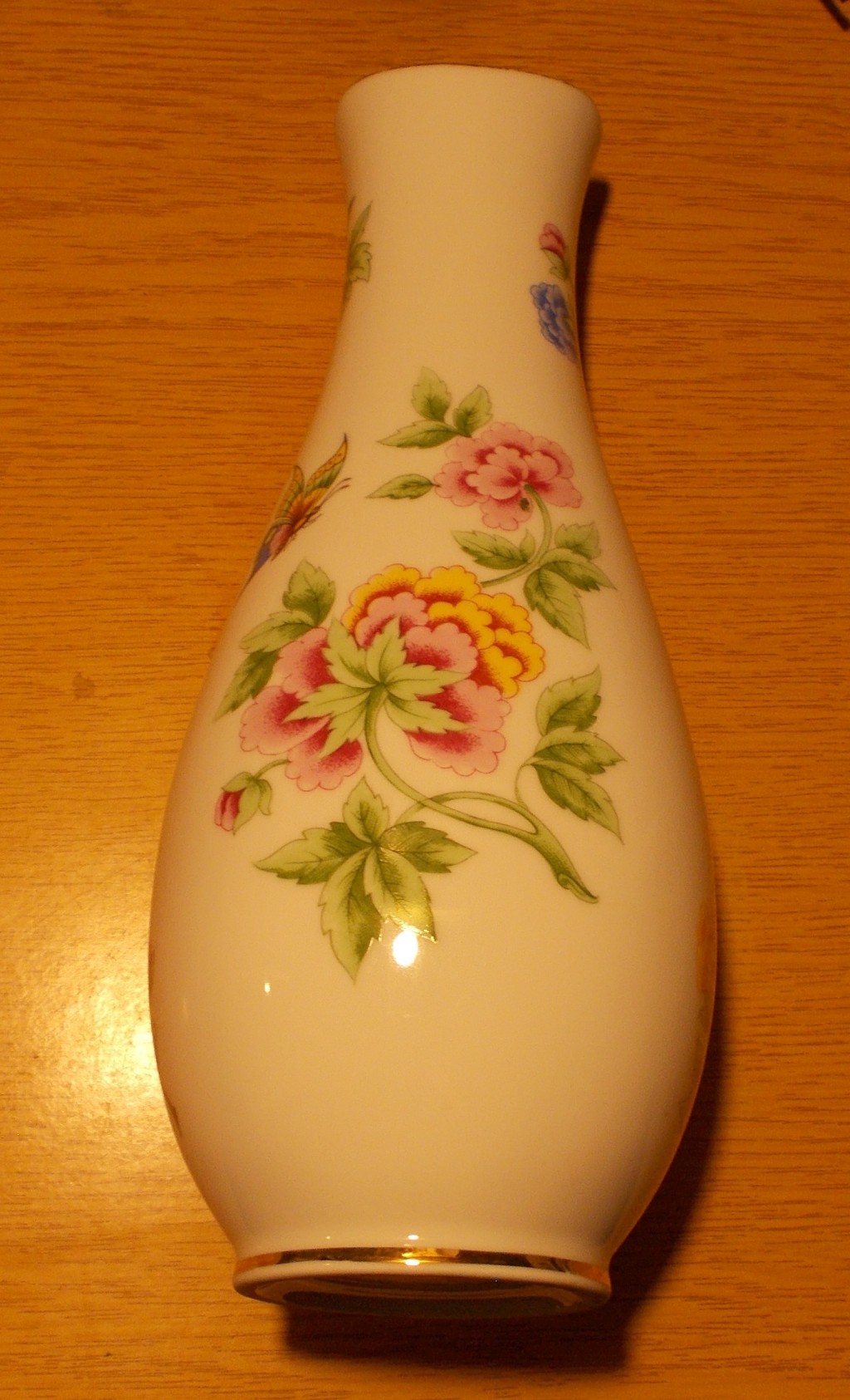 Porcelán virág mintás szép váza - Holloháza

Porcelán Hollóházi virág mintás szép váza a képen látható állapotban.


