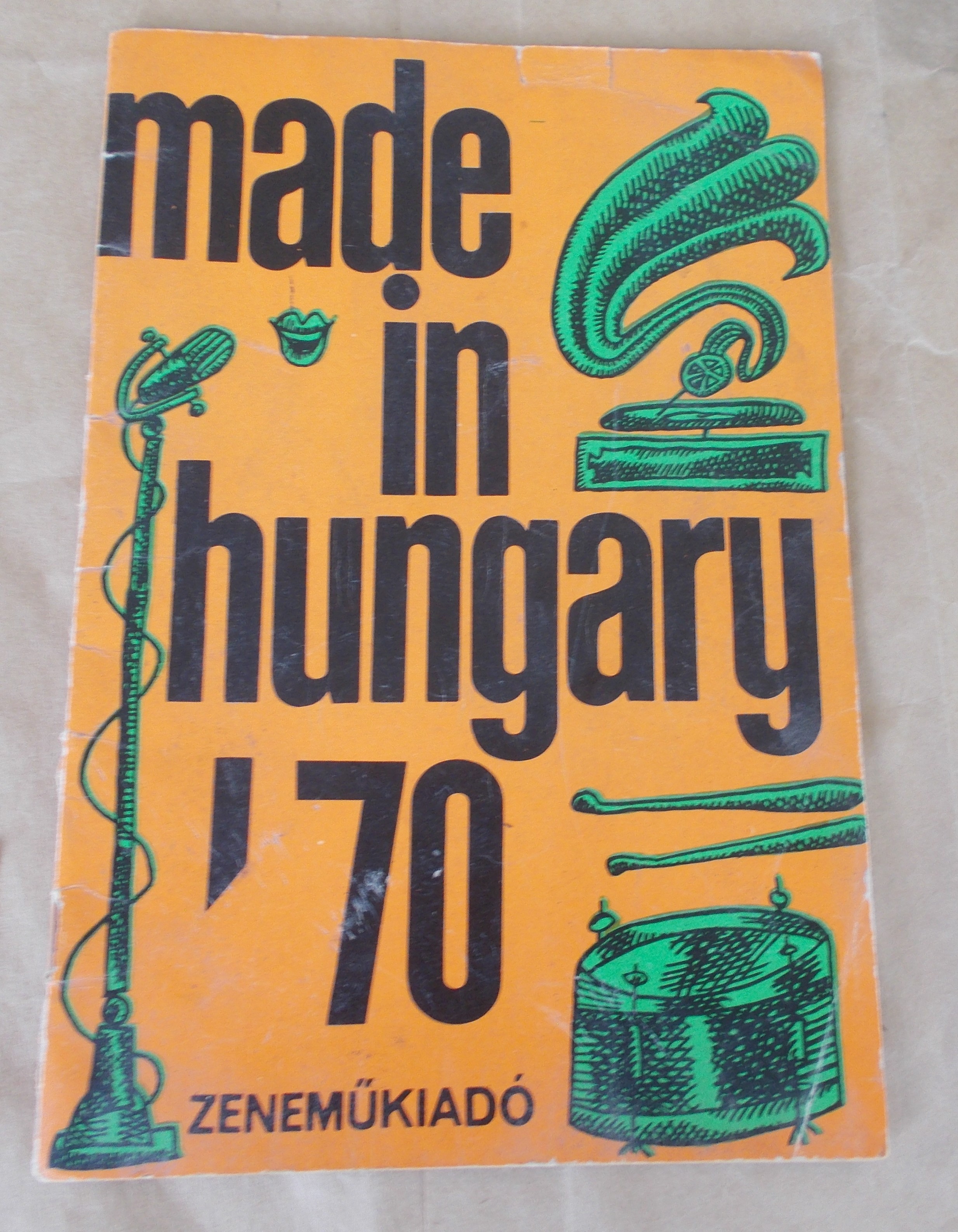 Made in hungary kottás füzet az 1970

Made in hunagry kottás füzet az 1970-es évekből


