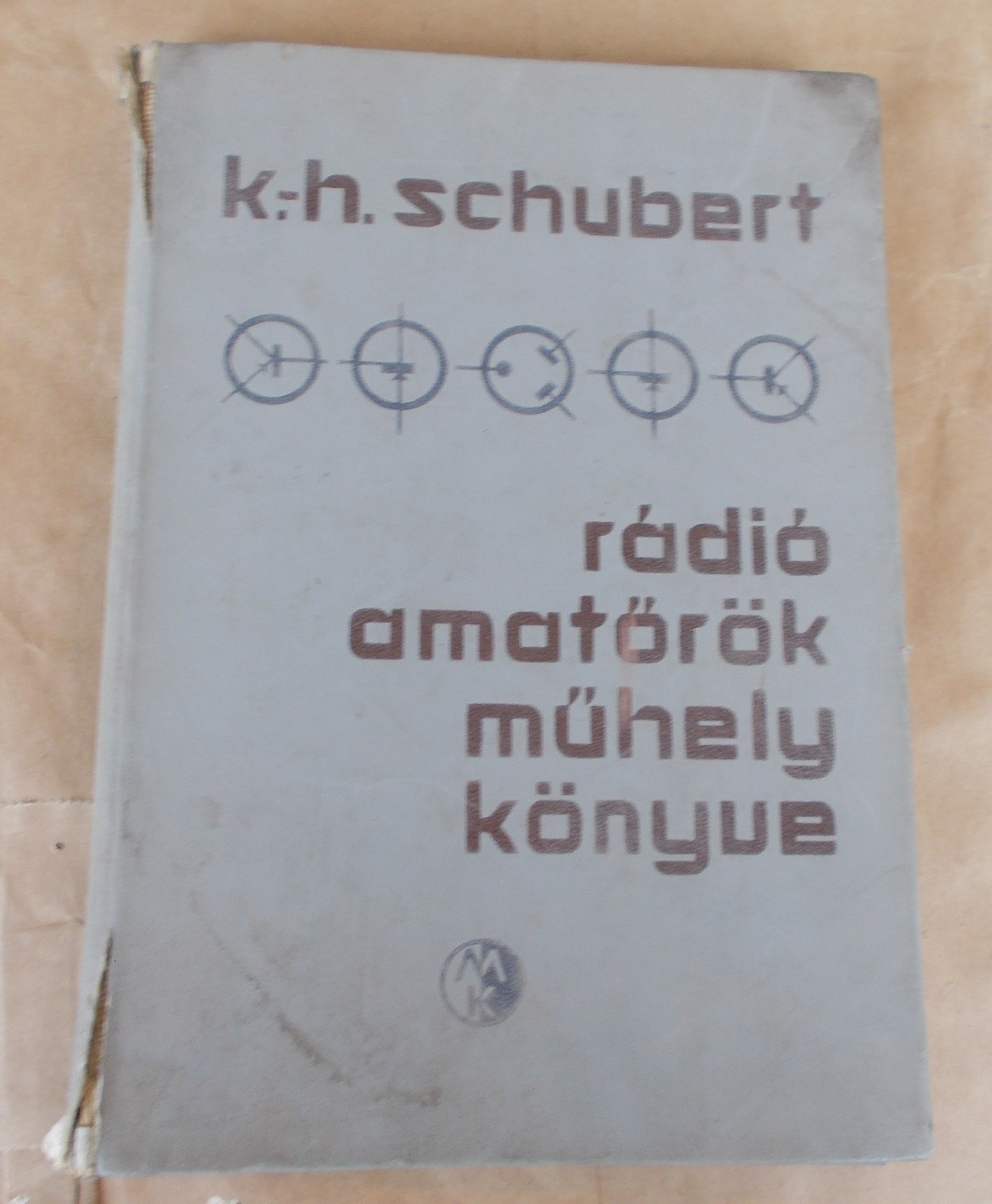 K.-h.schubert:rádió amatőrök műhelykönyve

K.-h.schubert:rádió amatőrök műhelykönyve
A képen látható viseltes, de olvasható állapotban.


